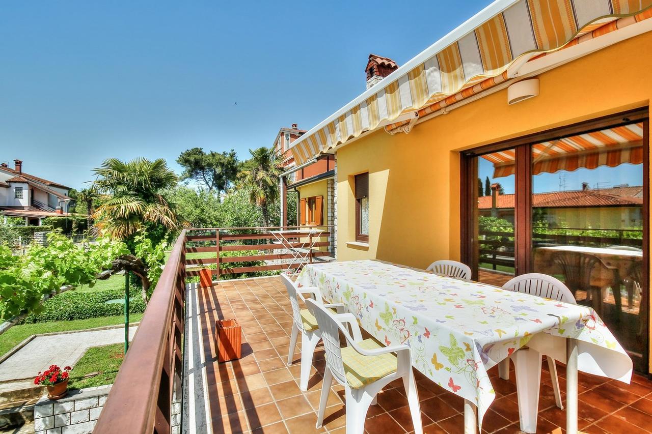 אומאג Lovric House With Apartments מראה חיצוני תמונה