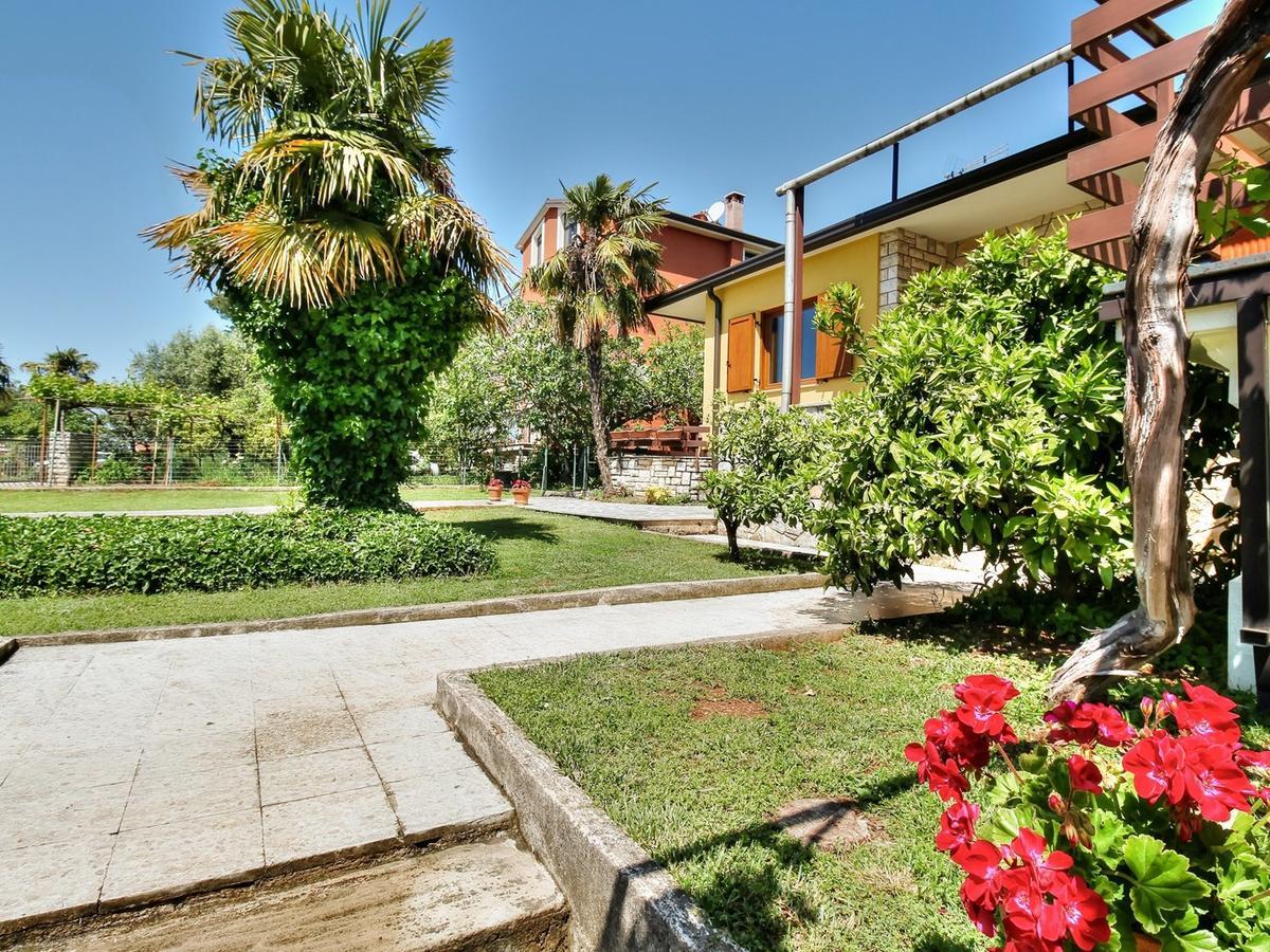 אומאג Lovric House With Apartments מראה חיצוני תמונה