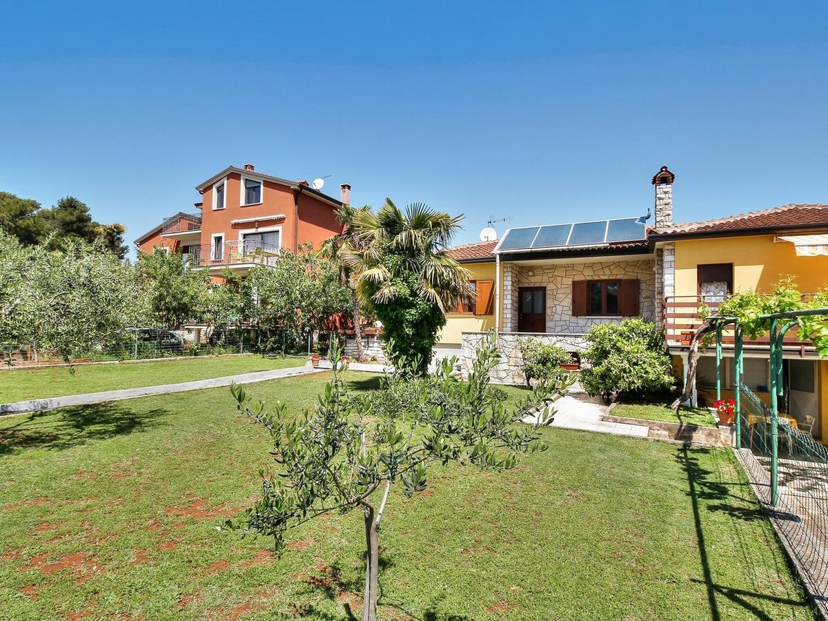 אומאג Lovric House With Apartments מראה חיצוני תמונה